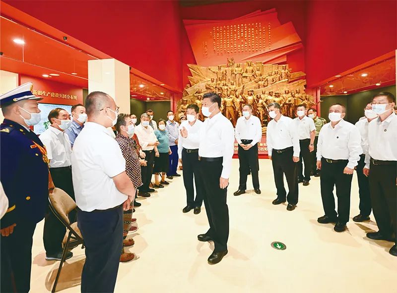 [封面圖片][高層聲音]《求是》雜志發(fā)表習近平總書記重要文章《堅持和發(fā)展中國特色社會主義要一以貫之》.jpg